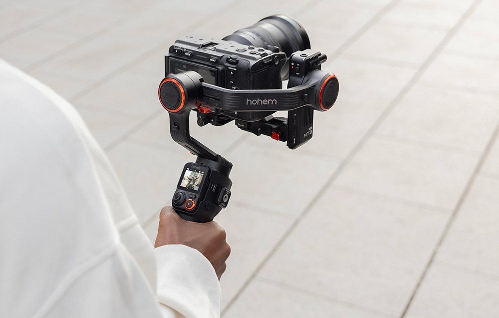 iSteady Hohem gimbal with attached camera held in hand