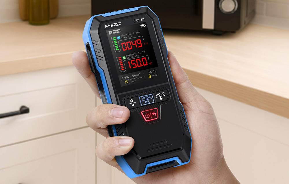 The electromagnetic radiation detector allows for quick measurements in the kitchen.